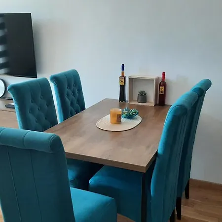 Dexy Luxury And Ζλάτιμπορ